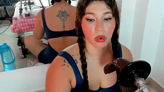 hade cute online show from November 19, 7:25 pm