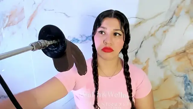 hade cute online show from May 29, 3:07 pm