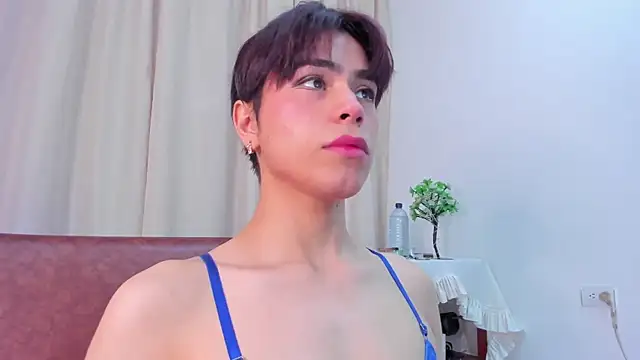 Snapshot of Little_michell chatting on January 30, 12:27 pm Little michell online show from January 30, 12:27 pm