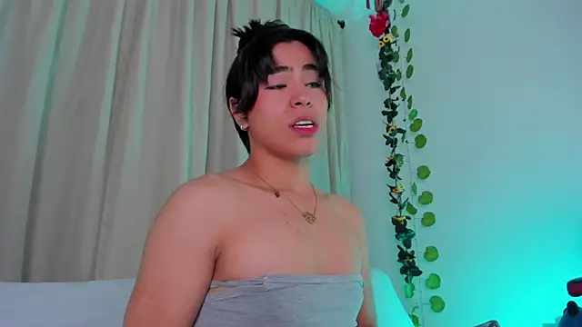 Little michell online show from December 5, 2:21 am