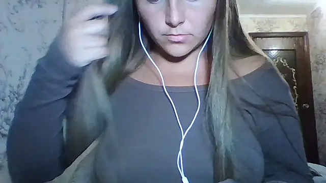 Snapshot of Evasapples chatting on July 17, 8:39 pm Evasapples online show from July 17, 8:39 pm