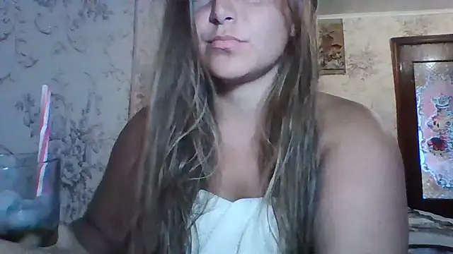 Snapshot of Evasapples chatting on July 16, 9:28 am Evasapples online show from July 16, 9:28 am