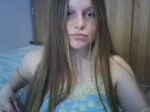 Snapshot of Evasapples chatting on February 27, 7:37 pm Evasapples online show from February 27, 7:37 pm