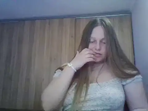 Snapshot of Evasapples chatting on February 28, 4:53 pm Evasapples online show from February 28, 4:53 pm