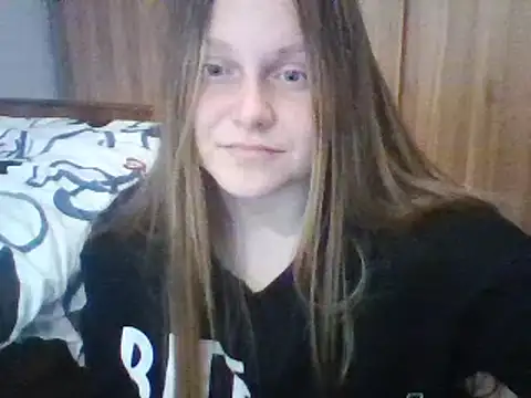 Snapshot of Evasapples chatting on February 24, 9:30 pm Evasapples online show from February 24, 9:30 pm