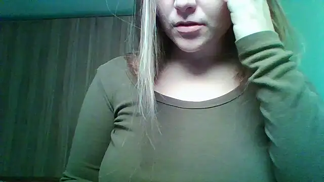 Snapshot of Evasapples chatting on November 21, 6:40 pm Evasapples online show from November 21, 6:40 pm