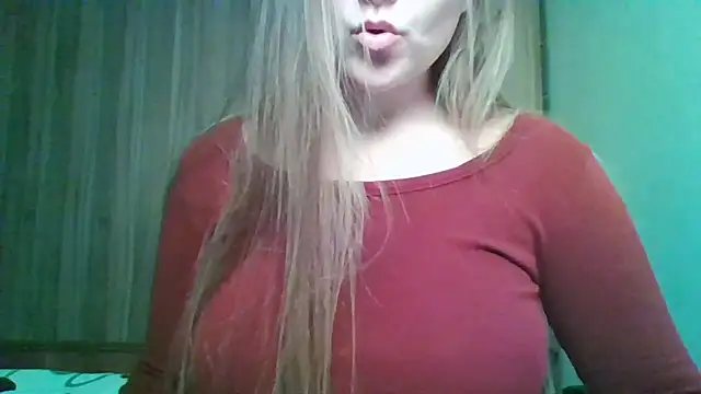 Snapshot of Evasapples chatting on November 29, 7:25 pm Evasapples online show from November 29, 7:25 pm