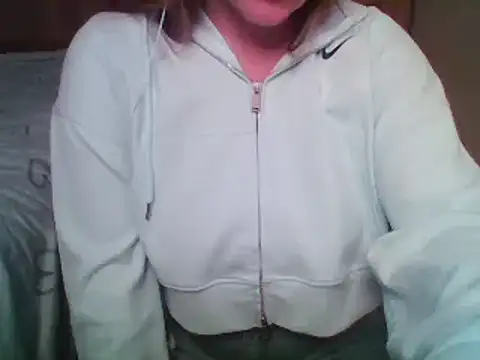 Snapshot of Evasapples chatting on September 23, 9:00 pm Evasapples online show from September 23, 9:00 pm