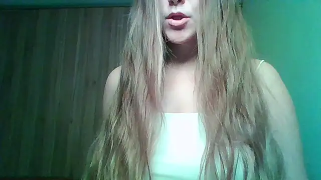 Snapshot of Evasapples chatting on November 26, 12:10 am Evasapples online show from November 26, 12:10 am