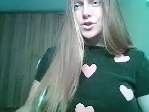 Snapshot of Evasapples chatting on October 5, 7:04 pm Evasapples online show from October 5, 7:04 pm