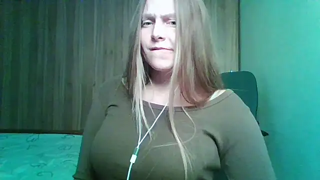 Snapshot of Evasapples chatting on November 2, 9:31 pm Evasapples online show from November 2, 9:31 pm