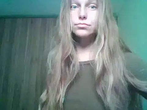 Snapshot of Evasapples chatting on September 18, 7:39 pm Evasapples online show from September 18, 7:39 pm
