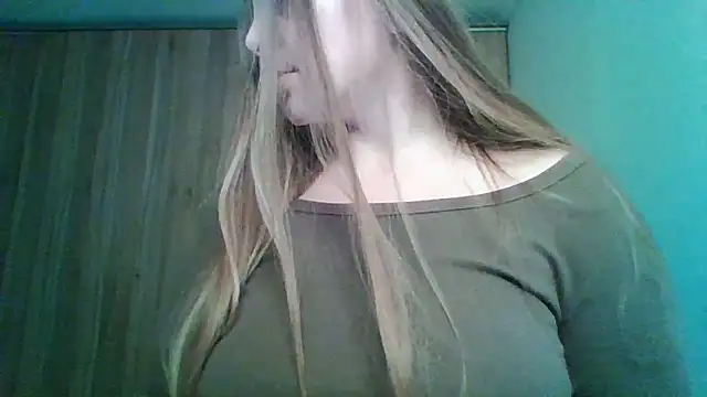 Snapshot of Evasapples chatting on June 19, 8:36 pm Evasapples online show from June 19, 8:36 pm