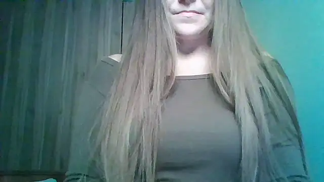 Snapshot of Evasapples chatting on June 12, 1:53 pm Evasapples online show from June 12, 1:53 pm