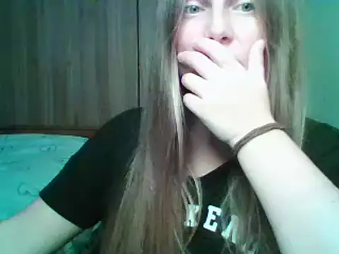 Snapshot of Evasapples chatting on October 27, 10:22 pm Evasapples online show from October 27, 10:22 pm