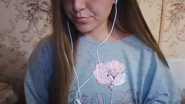 Snapshot of Evasapples chatting on July 4, 7:18 pm Evasapples online show from July 4, 7:18 pm