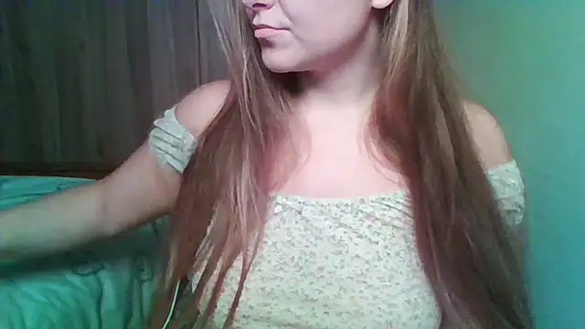 Snapshot of Evasapples chatting on December 1, 7:15 pm Evasapples online show from December 1, 7:15 pm