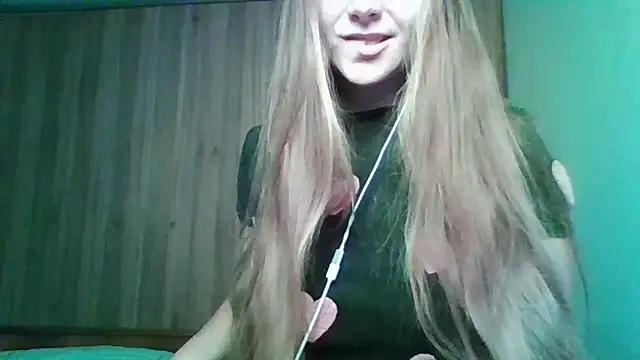 Snapshot of Evasapples chatting on November 22, 2:05 pm Evasapples online show from November 22, 2:05 pm