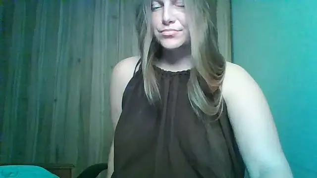 Snapshot of Evasapples chatting on June 10, 9:38 pm Evasapples online show from June 10, 9:38 pm