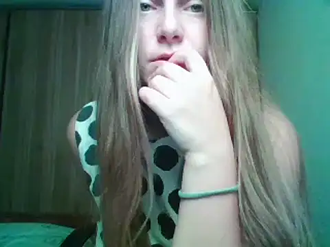 Snapshot of Evasapples chatting on October 26, 8:37 am Evasapples online show from October 26, 8:37 am