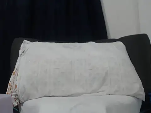 Snapshot of Lizz_xxxx chatting on February 22, 6:41 pm Lizz xxxx online show from February 22, 6:41 pm