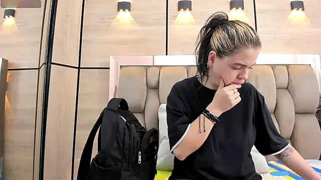 dorothy vegga online show from December 19, 3:43 am