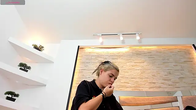 dorothy vegga online show from April 9, 4:03 am