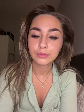 Snapshot of clobunny10 chatting on February 17, 10:29 pm clobunny10 online show from February 17, 10:29 pm