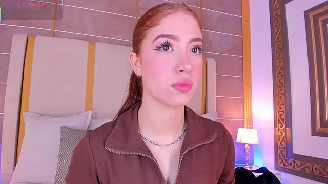 Snapshot of AbigailCarter chatting on October 5, 10:33 pm AbigailCarter online show from October 5, 10:33 pm