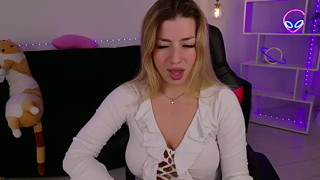 Snapshot of HelenaMorgan chatting on September 16, 3:07 am HelenaMorgan online show from September 16, 3:07 am