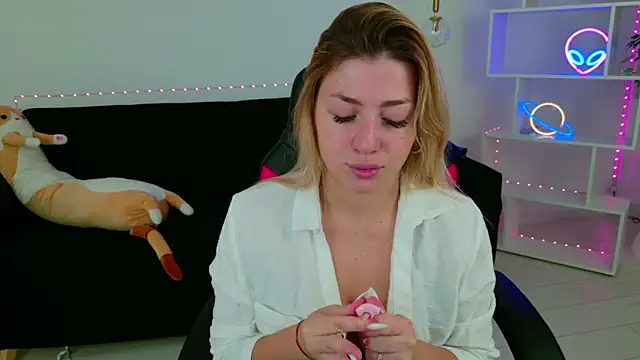 Snapshot of HelenaMorgan chatting on September 10, 3:05 am HelenaMorgan online show from September 10, 3:05 am