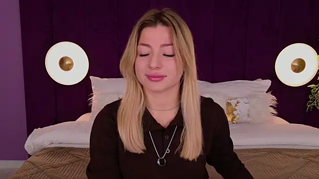 Snapshot of HelenaMorgan chatting on November 5, 3:09 am HelenaMorgan online show from November 5, 3:09 am