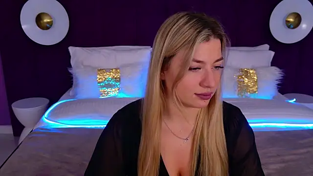 Snapshot of HelenaMorgan chatting on March 20, 9:15 am HelenaMorgan online show from March 20, 9:15 am