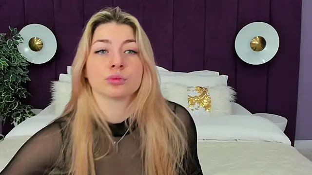 Snapshot of HelenaMorgan chatting on March 12, 3:02 am HelenaMorgan online show from March 12, 3:02 am