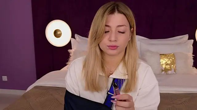 Snapshot of HelenaMorgan chatting on October 10, 3:07 am HelenaMorgan online show from October 10, 3:07 am