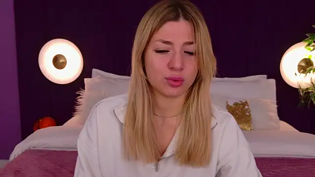 Snapshot of HelenaMorgan chatting on October 21, 3:06 am HelenaMorgan online show from October 21, 3:06 am