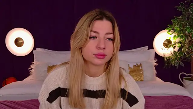 Snapshot of HelenaMorgan chatting on October 24, 3:05 am HelenaMorgan online show from October 24, 3:05 am