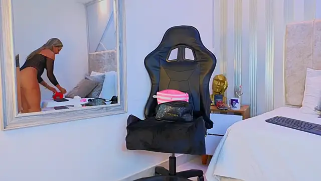 Tayra Pradit online show from March 31, 1:29 am