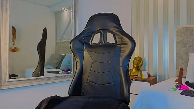 Tayra Pradit online show from March 8, 7:39 pm