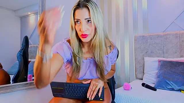 Tayra Pradit online show from April 14, 7:52 pm