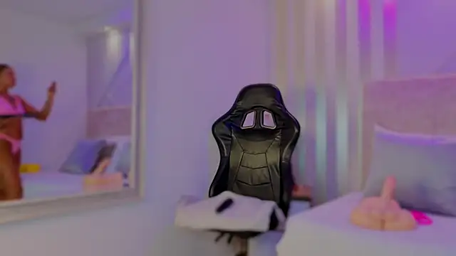 Tayra Pradit online show from March 10, 8:13 pm