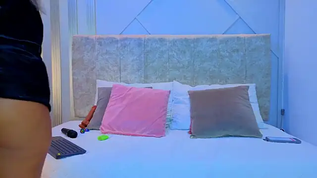 Snapshot of Tayra_Pradit chatting on February 24, 7:26 pm Tayra Pradit online show from February 24, 7:26 pm