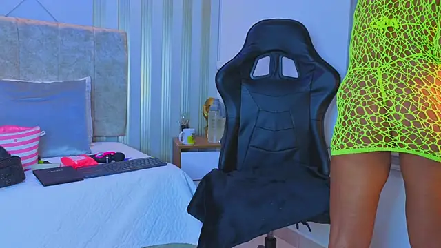 Tayra Pradit online show from April 28, 7:29 pm