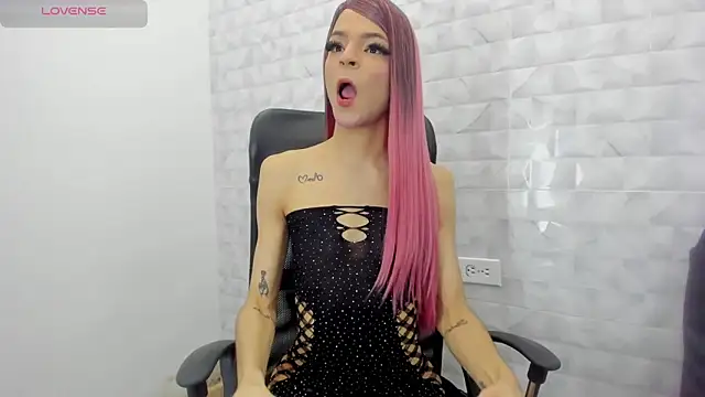 Snapshot of Realbadbxtch chatting on March 7, 7:49 pm Realbadbxtch online show from March 7, 7:49 pm