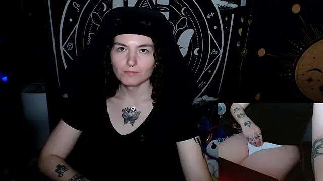 Snapshot of BrandiWRLD_999 chatting on October 1, 9:07 pm BrandiWRLD 999 online show from October 1, 9:07 pm