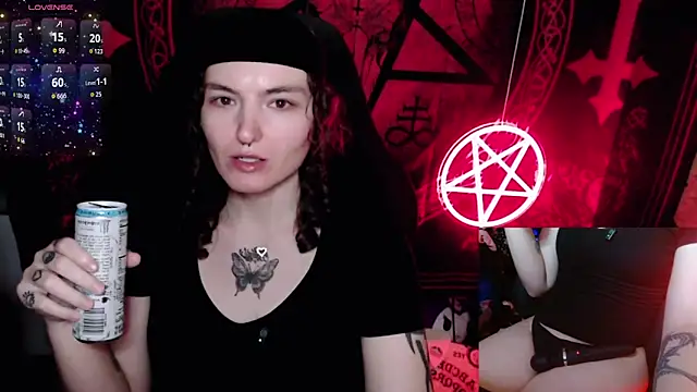 BrandiWRLD 999 online show from October 25, 6:30 pm