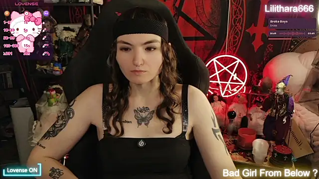 BrandiWRLD 999 online show from May 1, 5:40 pm
