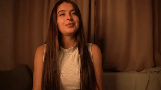 Snapshot of elisa_moon chatting on October 13, 3:35 pm elisa moon online show from October 13, 3:35 pm