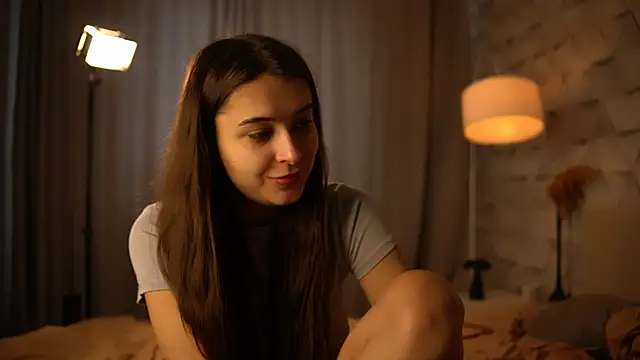 elisa moon online show from February 13, 9:42 am