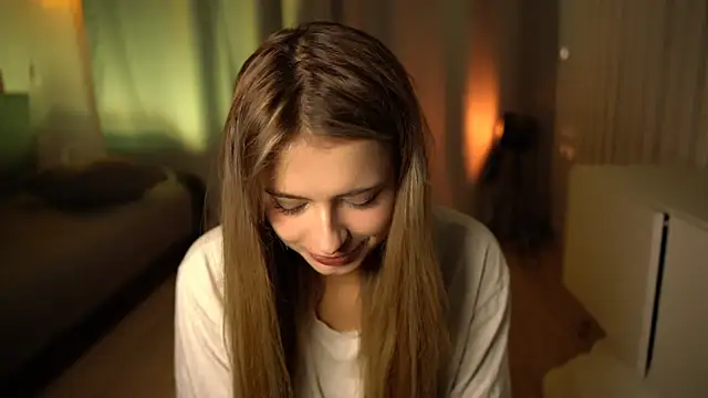 Snapshot of elisa_moon chatting on December 7, 2:52 pm elisa moon online show from December 7, 2:52 pm